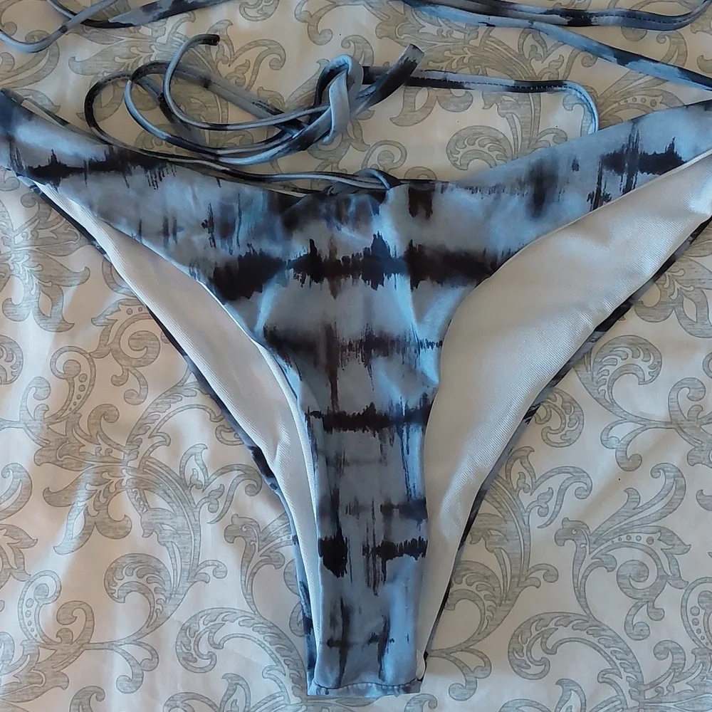 Bikini Set - Picture 2 of 8